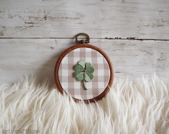 Lucky Clover Small Embroidery Hoop Wall hanging, Four Leaf Clover on Gingham, Rustic Cottagecore Home Decor, Mom gifts