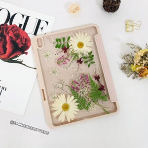 Étui pour iPad avec plante florale réelle pressée avec emplacement pour stylo de charge magnétique pour iPad Pro Air 11" 13" 2024/2025, iPad Mini 7, étui pour iPad 10e 11e génération