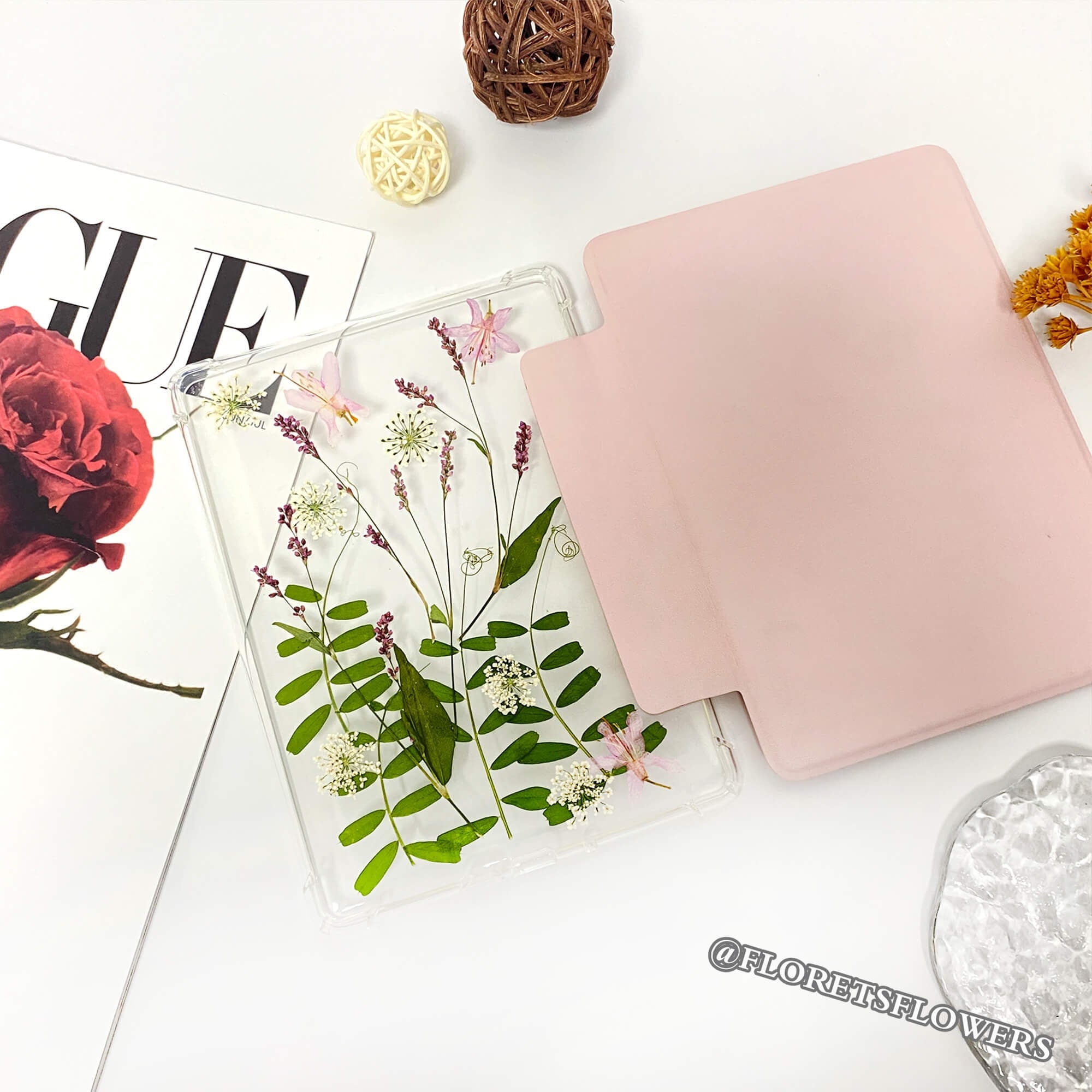 ピンクの花柄 Kindle ケース（PaperWhite 第 12 世代 7 インチ対応