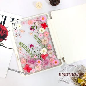 Étui blanc à rabat avec fleurs pressées pour iPad Air 11 pouces 13 pouces 2024/2025, iPad Pro 11 pouces 13 pouces, iPad 10e 11e génération Mini 7 2024, étui pour iPad Air 6 5