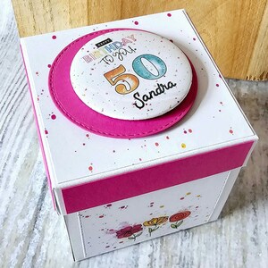 Personalisierte Explosionsbox zum Geburtstag mit Magnetbutton, Taschenspiegel oder Flaschenöffner-personalisierte Überraschungsbox Geburtsta