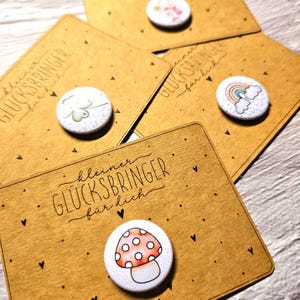 Kleiner Glücksbringer, Taschenumarmung, Mutmacher Button,Schutzengel Ansteckbutton, Magnet, Glücksbringer Taschenschmeichler Handschmeichler