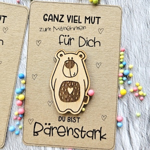 Mutmachkarte für Kinder, Pocket Hug Bärenstark, Affirmationskarte mit einem Holzbären, Taschenumarmung aus Holz, Positives Denken für Kinder