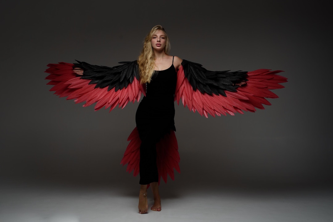 tailwinds red and black