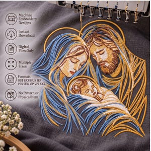 Könnte beinhalten: Ein Maschinenstickmuster mit einer stilisierten Darstellung der Heiligen Familie in goldfarbenem und blauem Garn auf grauem Stoff. Der Text umfasst Machine Embroidery Designs, Instant Download, Digital Files Only, Multiple Sizes, Formats DST EXP HUS JEF PES SEW VIP VP3 XXX und No Pattern or Physical Item.