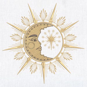 Puede incluir: Un diseño bordado en oro de una luna creciente con una cara estilizada y una explosión de estrellas en su interior. La luna está rodeada por un círculo de puntos radiantes.