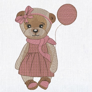 Könnte beinhalten: Ein brauner Teddybär, der ein rosa Kleid, einen rosa Schal und eine rosa Schleife trägt. Der Bär hält einen rosa Ballon.