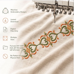 Op de afbeelding: Een borduurmachinenaald stikt een oranje en groen krulpatroon als rand op beige stof. De tekst bevat Machine Embroidery Designs, Instant Download, Digital Files Only, Multiple Sizes, Formats DST EXP HUS JEF PES SEW VIP VP3 XXX, No Pattern or Physical Item.