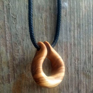 Hand Carved Olive Wood Infinity Pendant Necklace – Minimalist Wooden Loop Jewelry – Handmade Natural Wood Necklace Gift for Her Him