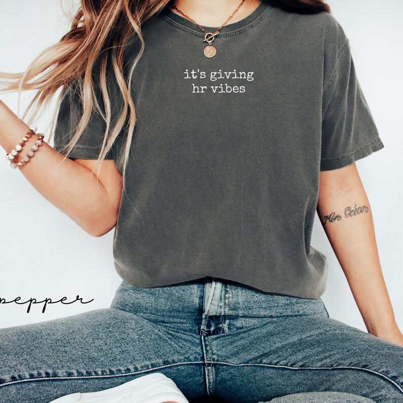 It's giving hr vibes shirt, trendy graphic tee, hr humor, casual workwear, unique gift for hr professionals, relaxed fit tee