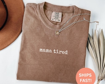 Maglietta Comfort Colors® Mama Tired, maglietta divertente sulla vita da mamma, maglietta per mamma esausta, regalo per la festa della mamma, maglietta grafica per mamma carina, maglietta per mamma stanca