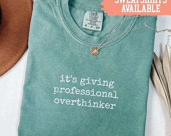 Camiseta Comfort Colors® para quem pensa demais - Camiseta engraçada para quem pensa demais - Camiseta sarcástica - Camiseta para introvertidos - Presente para quem pensa demais
