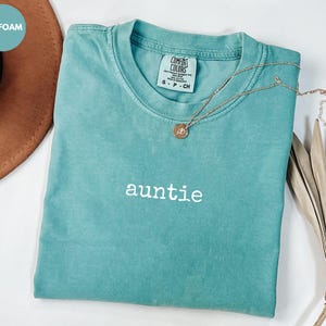 Comfort Colors® Auntie Shirt, Pregnancy Announcement Gift, Best Auntie Ever Tee, Fun Aunt Shirt, New Aunt Gift, Baby Shower Gift for Aunt