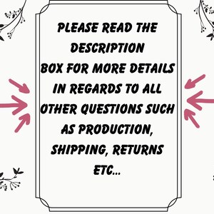 Może przedstawiać: Czarno-biały znak z białą ramką i r&oacute;żowymi strzałkami wskazującymi na tekst. Tekst brzmi: "PLEASE READ THE DESCRIPTION BOX FOR MORE DETAILS IN REGARDS TO ALL OTHER QUESTIONS SUCH AS PRODUCTION, SHIPPING, RETURNS ETC..."