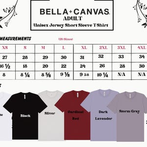 Może przedstawiać: Tabela rozmiar&oacute;w dla dorosłych unisexowych t-shirt&oacute;w z kr&oacute;tkim rękawem Bella + Canvas. Tabela pokazuje wymiary w calach dla rozmiar&oacute;w od XS do 5XL. Dostępne kolory to biały, czarny, srebrny, czerwony kardynał, ciemny lawendowy i szary burzowy.