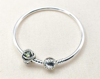 Nuevo conjunto de regalo Pandora con dije de piedra natal de agosto, brazalete Eternity Circle y bolsa de regalo.
