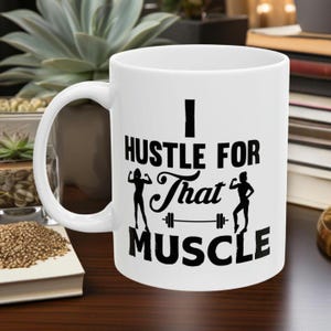 Ich hustle für diesen Muskel Weißer Keramikbecher Gewichtheber-Zitatgeschenk für sie, Gym-Enthusiasten-Trinkgeschirr Frauen-Fitness, die CrossFit-Becher stärkt