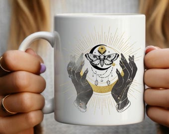 Taza de cerámica blanca con diseño de Polilla y Luna de Witchy Hands / Tamaño de 11 oz