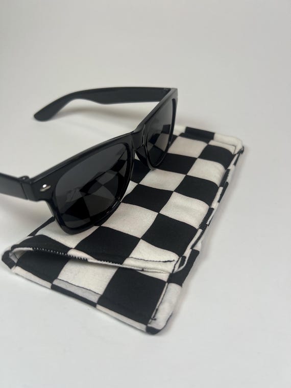 Handmade Sunglasses Sleeve 7x3 With Black and White  display picture 2
