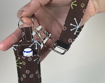 Combo de llavero de muñeca y porta lápiz labial - marrón con estrellas pastel
