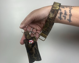 Combo de llavero, pulsera y porta lápiz labial - camuflaje marrón