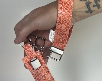 Combo de llavero de muñeca y porta lápiz labial - Diseño caprichoso en naranja