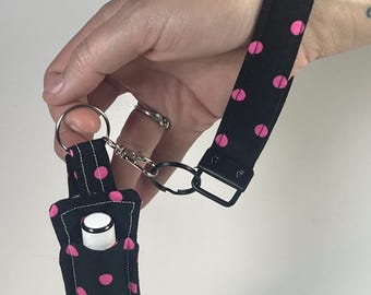 Combo de llavero, pulsera y porta lápiz labial - negro con lunares rosas