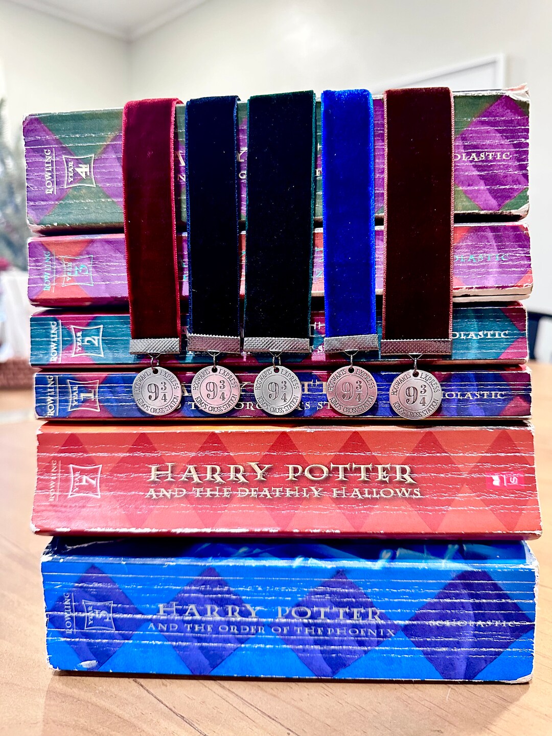 Wizard World Velvet Bookmark: Platform 9 3/4 Charm, Reader Gift - Etsy