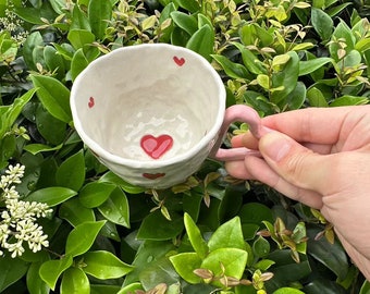 Taza de cerámica linda en forma de corazón hecha a mano, taza de amor, taza de café de cerámica, regalo para ella, regalo de cumpleaños, regalo del día de la madre, regalo del día del padre