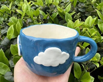 Jolie tasse en céramique faite main bleu ciel et nuage blanc, tasse à café nuage, grande tasse à thé et à café, cadeau fête des mères, cadeau fête des pères