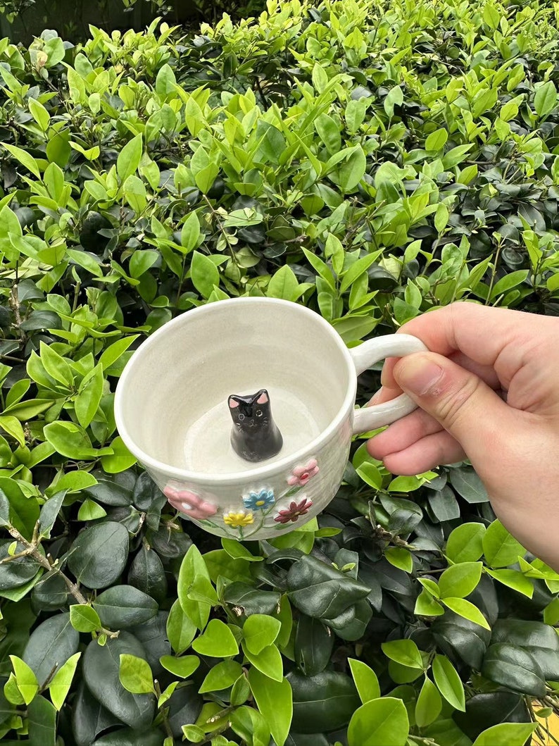 Handmade Black Cat Cute Ceramic Mug,Dainty Flower Mug, Ceramic Coffee Mug,Handbuilt Pottery,Gift for Her, Birthday Gift,Mother's Day Gift zdjęcie 5