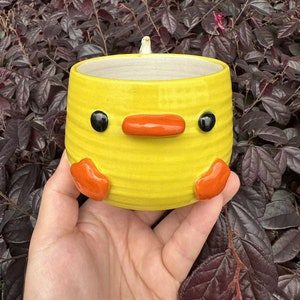 Jolie tasse en céramique faite main canard jaune, tasse à café oiseau, tasse à café canard, cadeau unique, pendaison de crémaillère, cadeau d'anniversaire, cadeau fête des mères image 1