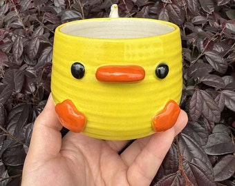 Jolie tasse en céramique faite main canard jaune, tasse à café oiseau, tasse à café canard, cadeau unique, pendaison de crémaillère, cadeau d'anniversaire, cadeau fête des mères