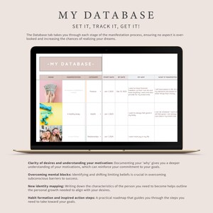 Op de afbeelding: Een laptopscherm met een tabel met de titel "Mijn database: Stel het in, volg het, haal het!" De tabel heeft kolommen voor afbeelding, manifestatie, categorie, startdatum, einddatum, mijn waarom en wat er gemanifesteerd is. De tabel is gevuld met voorbeelden van hoe je de database kunt gebruiken om doelen en manifestaties te volgen.