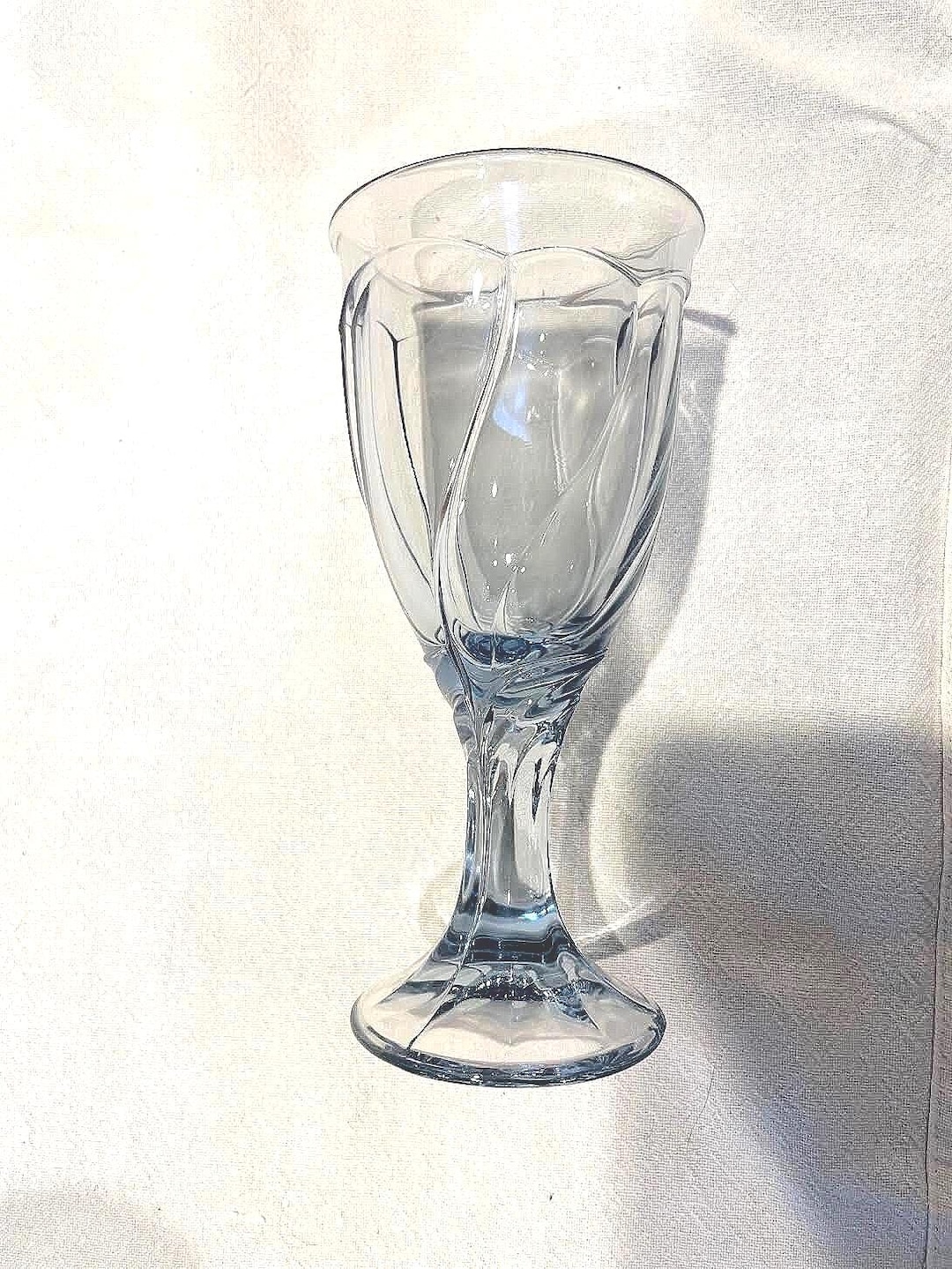 Set of 8 wine glasses