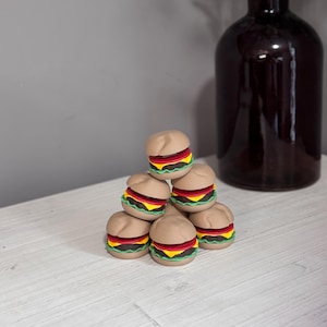 3D Printed Burger Fidget Toy: Clicker Desk Toy for Sensory Fun