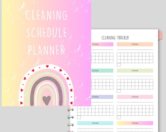 Könnte beinhalten: Ein spiralgebundener Reinigungsplaner mit einem rosa, gelben und weißen Farbverlauf. Der Einband zeigt den Text "CLEANING SCHEDULE, PLANNER" und ein Regenbogen-Design mit Herzen. Der offene Planer zeigt einen Reinigungs-Tracker.