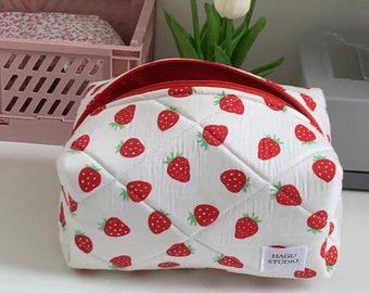 Trousse maquillage femme aesthetic trousse toilette matelassée fraises boite maquillage fait main trousse de toilette personnalisée coquette