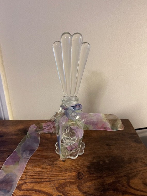 Vintage cut glass crystal perfume bottle with fan… - image 1