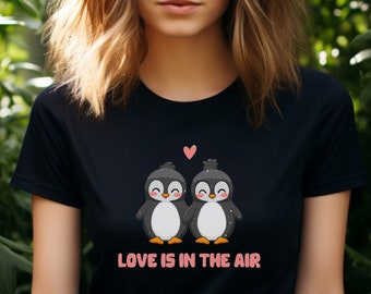 Valentinstag Pinguine inspiriert Liebe ist in der Luft Jersey Tshirt Geschenk für Ihren Valentinstag