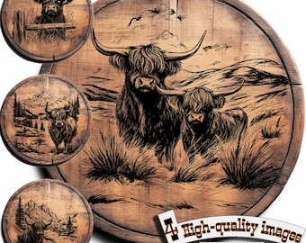 Op de afbeelding: Een set van vier digitale afbeeldingen met een Highland-koe en een kalf in een berglandschap. De afbeeldingen zijn in zwart-wit en hebben een rustieke houtnerf achtergrond. De tekst "4 hoogwaardige afbeeldingen PNG SVG" staat onderaan de afbeelding.