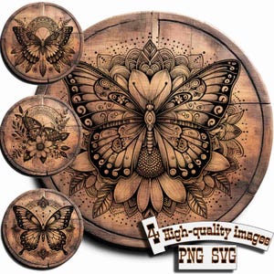 Puede incluir: Cuatro imágenes digitales de intrincados diseños de mariposas en blanco y negro sobre un fondo de veta de madera. Las mariposas están rodeadas de patrones florales y diseños de mandalas. El texto "4 imágenes de alta calidad PNG SVG" está en la parte inferior de la imagen.