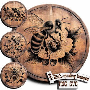 Op de afbeelding: Vier ronde houten onderzetters met een zwart-wit ontwerp van een bij en bloemen. De onderzetters liggen op een groter rond houten oppervlak met de tekst "4 hoogwaardige afbeeldingen PNG SVG".