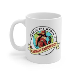 Où se trouve Carmen Sandiego dans le monde ? Tasse rétro rétro en céramique à café (11 oz)