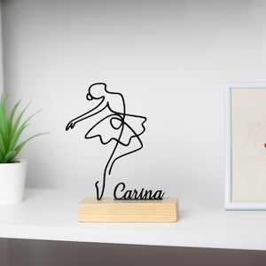 Sculpture de ballerine de ballet avec socle en bois