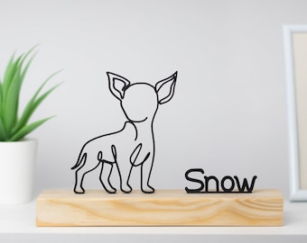Perro chihuahua con base de madera