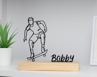 Sculpture de patineur avec socle en bois