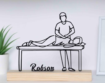 Skulptur av manlig terapeut/massör/sjukgymnast/kiropraktor med träbas