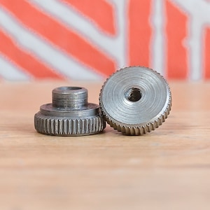 Ein Paar ORIGINAL OLIVETTI Ribbon Spul Mutter Schrauben Halter Für Olivetti Schreibmaschinen - Olivetti Spare Part