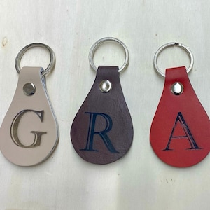 Single-Letter Engraved Leather Keychain
